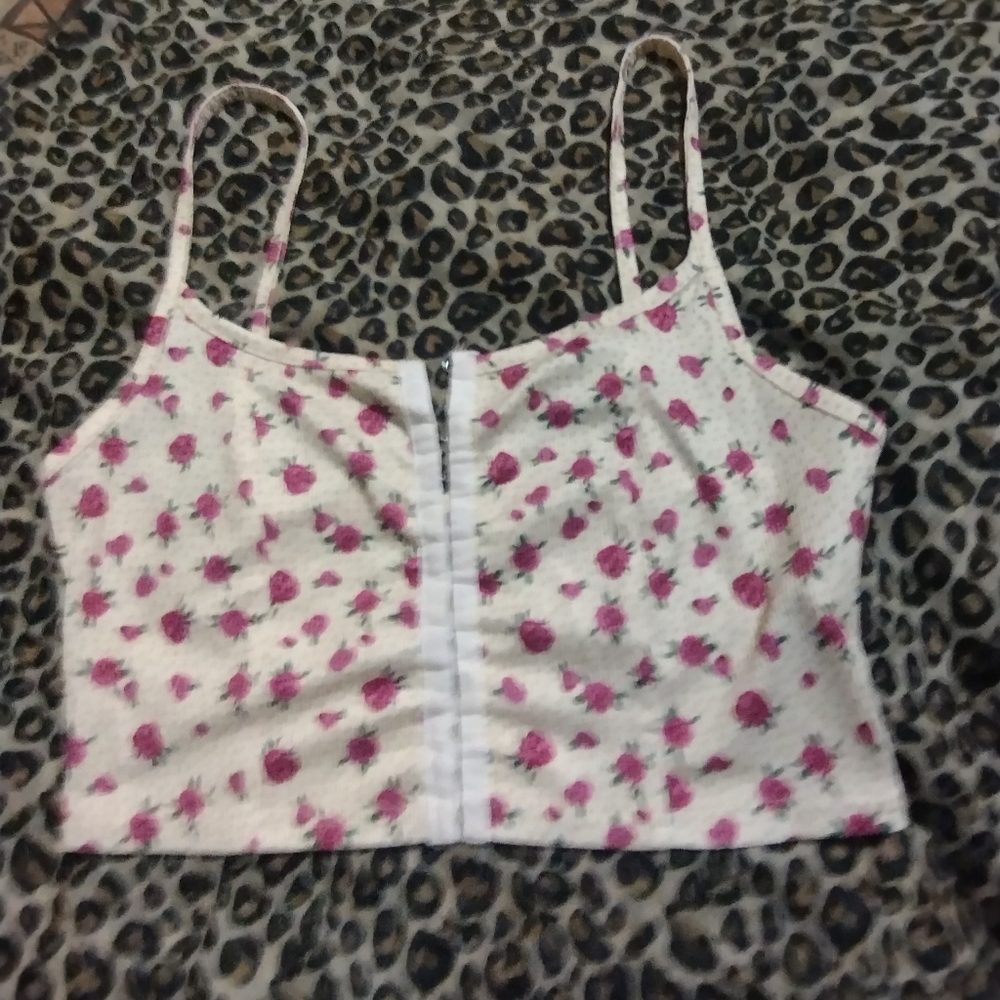 Super cute and edgy floral crop top. Beige and purple/pink flowers